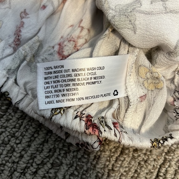 Xhilaration | white floral crop top 🌸 - Picture 2 of 5